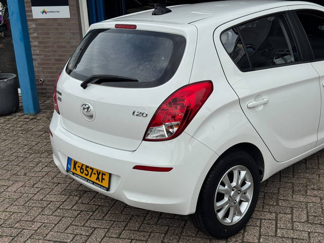 Foto 8 van Hyundai I20 1.2i i-Drive 2014 WIT 5drs AIRCO LM APK NAP!