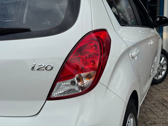 Foto 9 van Hyundai I20 1.2i i-Drive 2014 WIT 5drs AIRCO LM APK NAP!