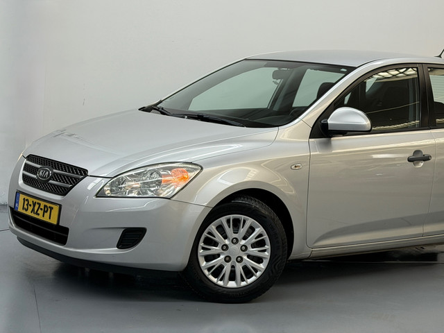 Foto 3 van Kia Cee'd 1.6 X-tra Airco Trekhaak Nieuwe Apk