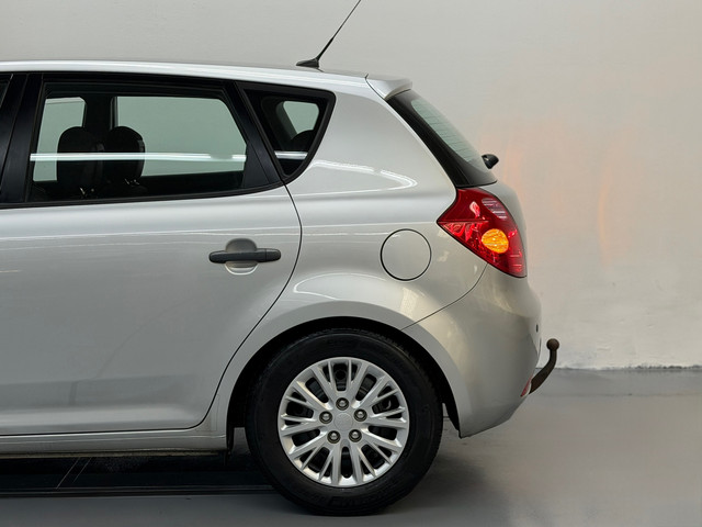 Foto 6 van Kia Cee'd 1.6 X-tra Airco Trekhaak Nieuwe Apk
