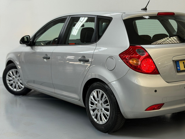 Foto 9 van Kia Cee'd 1.6 X-tra Airco Trekhaak Nieuwe Apk