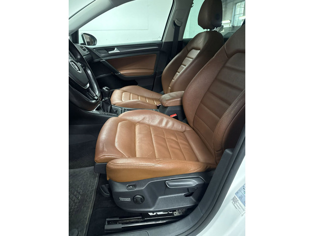 Foto 2 van Volkswagen Golf Variant 1.5 TSI Comfortline Business - Navi - Virtual Dash - Pano - Lane Assist - Cr