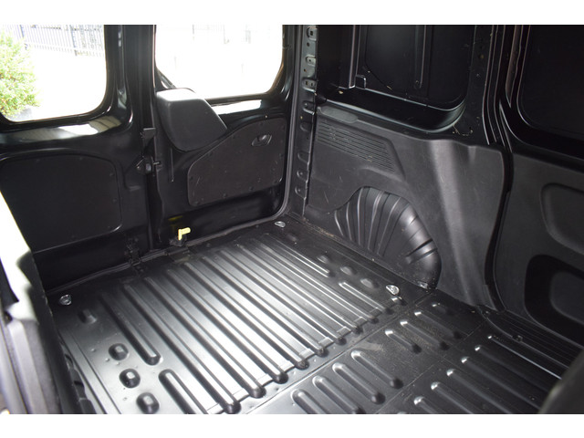 Foto 9 van Peugeot e-Partner 136 50 kWh | Snelladen | SOH 98% Airco | Cr.Conrol | Bluetooth | Parkeersensoren |