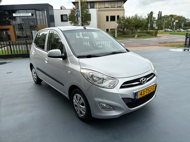 Foto 8 van Hyundai I10 1.2 Plus AIRCO RADIO CD/AUX/USB
