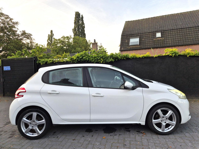 Foto 5 van Peugeot 208 1.4 VTi Active Airco Cruise