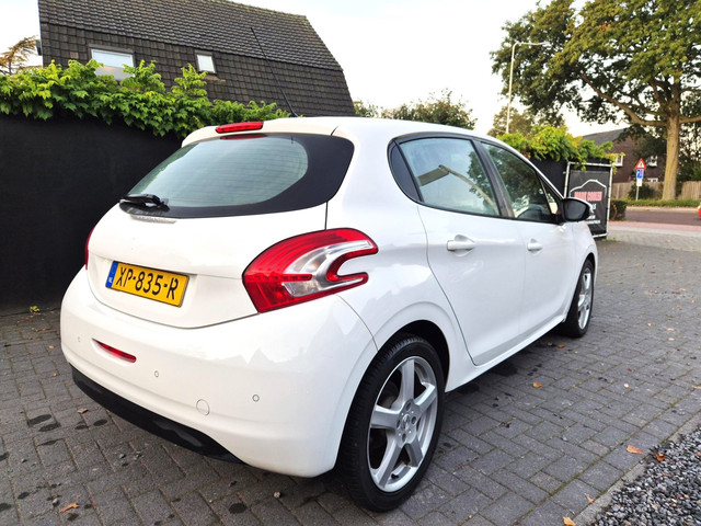 Foto 7 van Peugeot 208 1.4 VTi Active Airco Cruise