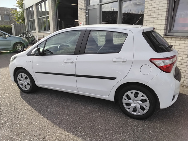 Foto 3 van Toyota Yaris 1.5 Hybrid Aspiration *cruise*climate*camera*