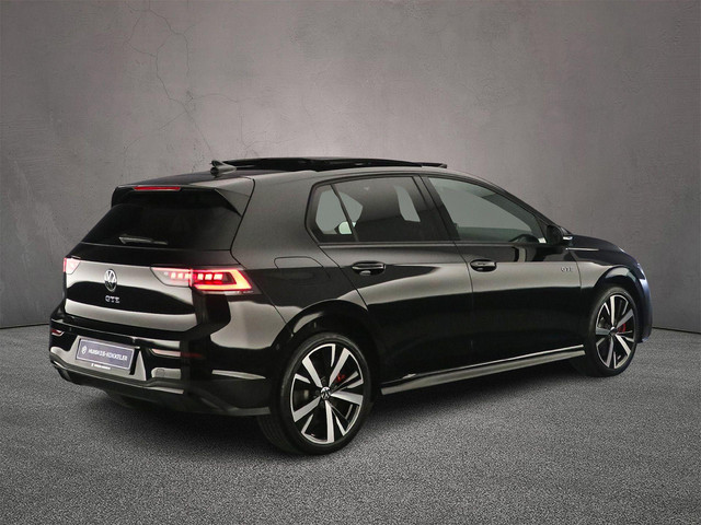 Foto 4 van Volkswagen Golf GTE 1.5 TSI eHybrid 272pk DSG Automaat, Trekhaak, Panoramadak, 360 camera, Stoelverw