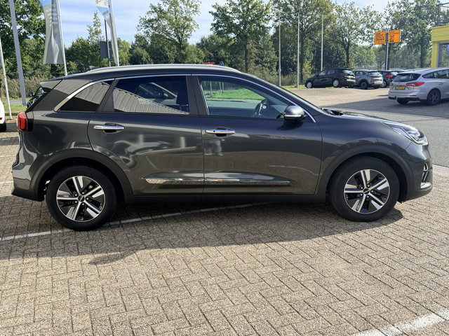 Foto 4 van Kia Niro 1.6 GDi PHEV DynamicPlusLine | Trekhaak | Keyless | Adapt. Cruise | Apple/Android | Stuur e
