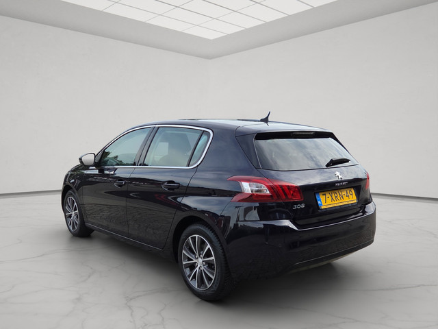Foto 4 van Peugeot 308 1.2 e-THP Blue Lease Premium