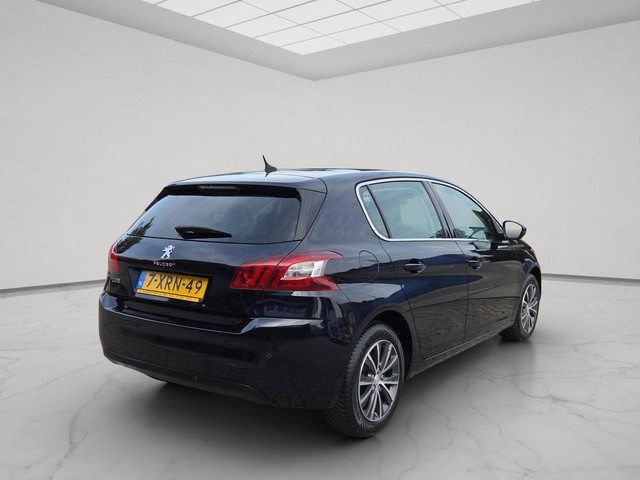 Foto 2 van Peugeot 308 1.2 e-THP Blue Lease Premium