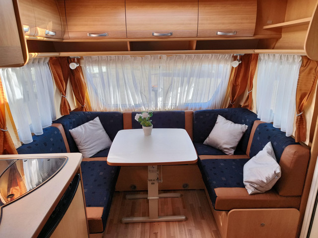 Foto 3 van Dethleffs Camper 450 DB Mover Lengtebed Zit Unico