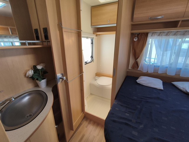 Foto 7 van Dethleffs Camper 450 DB Mover Lengtebed Zit Unico