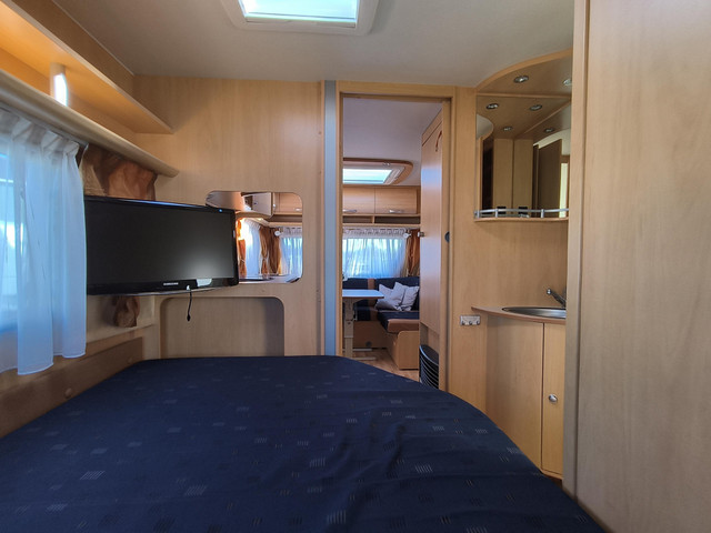 Foto 9 van Dethleffs Camper 450 DB Mover Lengtebed Zit Unico