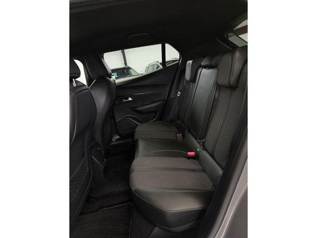 Foto 5 van Peugeot 2008 1.2 PureTech 130 GT CarPlay Trekhaak Camera