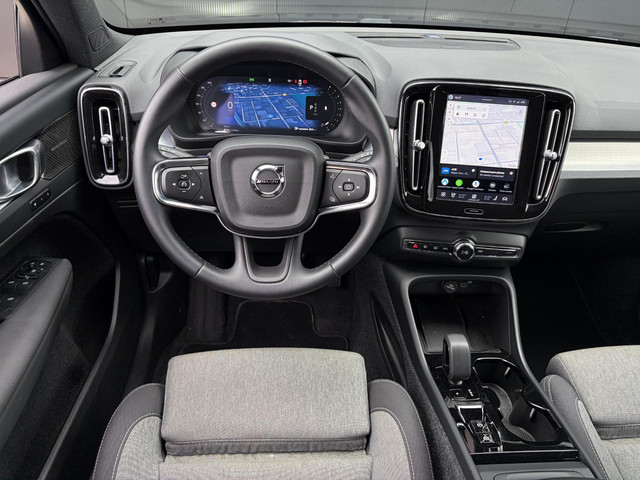 Foto 3 van Volvo XC40 2.0 B4 Plus Dark / Stuur- Stoelverwarming / Trekhaak / Harman Kardon / All-Season banden