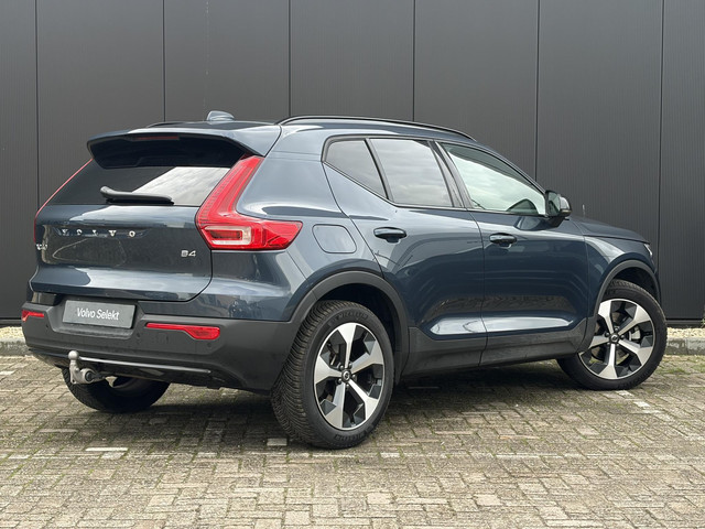 Foto 5 van Volvo XC40 2.0 B4 Plus Dark / Stuur- Stoelverwarming / Trekhaak / Harman Kardon / All-Season banden