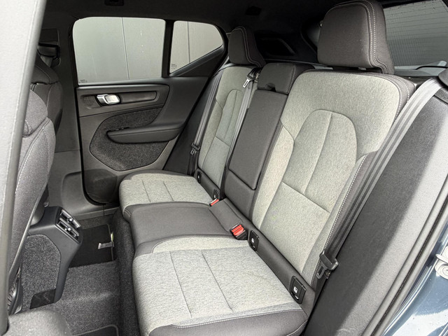 Foto 7 van Volvo XC40 2.0 B4 Plus Dark / Stuur- Stoelverwarming / Trekhaak / Harman Kardon / All-Season banden