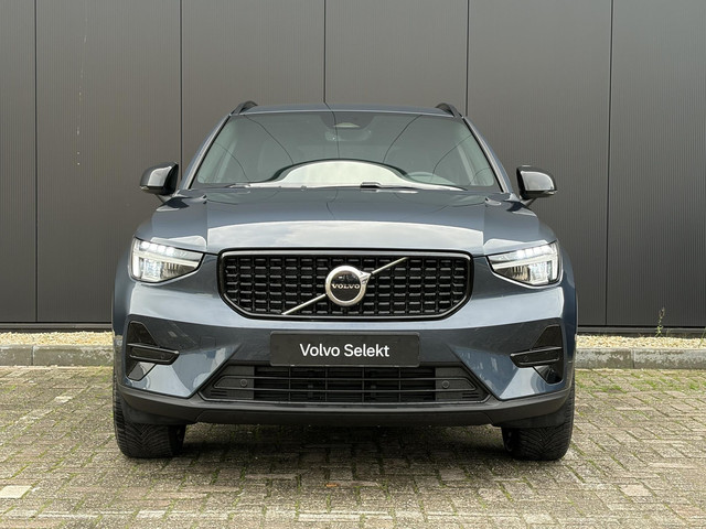 Foto 10 van Volvo XC40 2.0 B4 Plus Dark / Stuur- Stoelverwarming / Trekhaak / Harman Kardon / All-Season banden