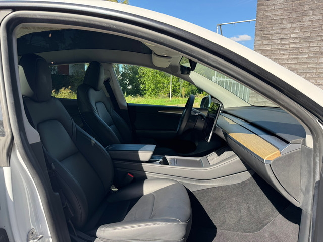Foto 10 van Tesla Model Y RWD 58 kWh Pano, Auto Pilot, Camera, 4x Stoelverwarming, NAP