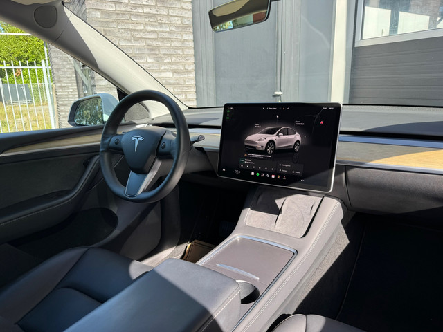 Foto 2 van Tesla Model Y RWD 58 kWh Pano, Auto Pilot, Camera, 4x Stoelverwarming, NAP