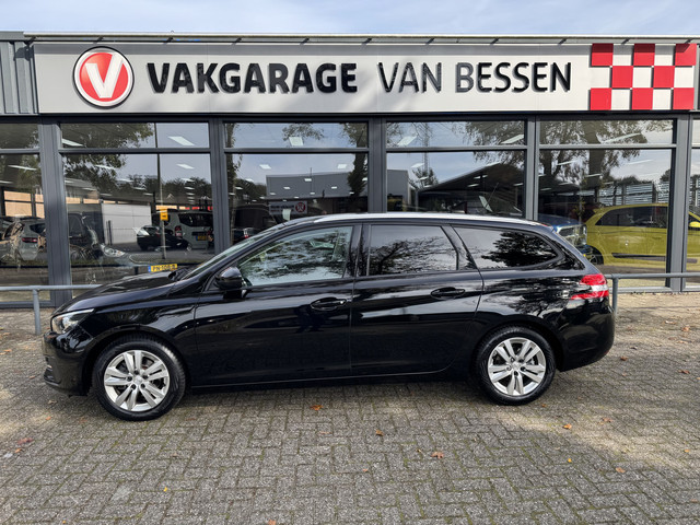 Foto 3 van Peugeot 308 SW 1.2 PureTech Blue Lease Executive PANO-TREKHAAK-CLIMA-LED