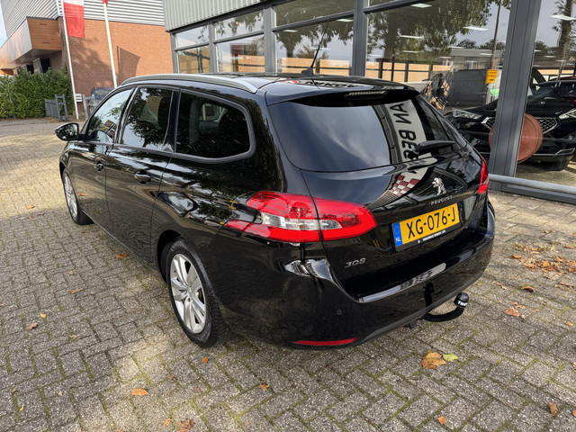 Foto 4 van Peugeot 308 SW 1.2 PureTech Blue Lease Executive PANO-TREKHAAK-CLIMA-LED