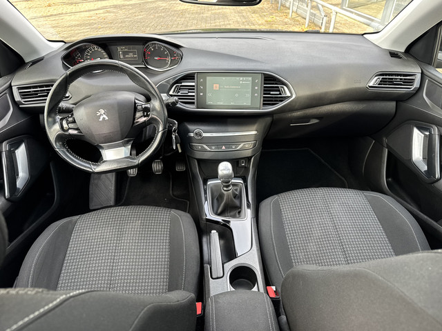 Foto 8 van Peugeot 308 SW 1.2 PureTech Blue Lease Executive PANO-TREKHAAK-CLIMA-LED