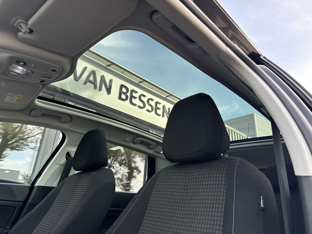 Foto 10 van Peugeot 308 SW 1.2 PureTech Blue Lease Executive PANO-TREKHAAK-CLIMA-LED