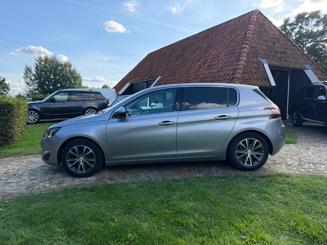 Foto 2 van Peugeot 308 1.2 PureTech Allure-NL auto-NW RIEM-Navi-Trekhaak-Camera-Pano-