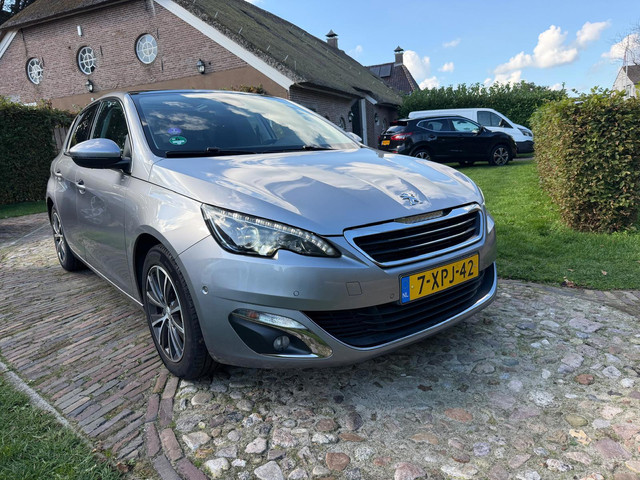 Foto 7 van Peugeot 308 1.2 PureTech Allure-NL auto-NW RIEM-Navi-Trekhaak-Camera-Pano-