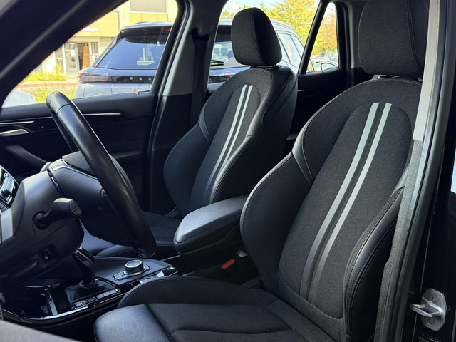 Foto 3 van BMW X1 sDrive20i High Executive M-PAKKET | CARPLAY | CAMERA | LED