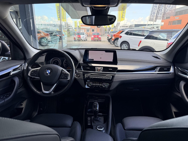 Foto 4 van BMW X1 sDrive20i High Executive M-PAKKET | CARPLAY | CAMERA | LED