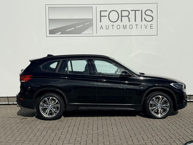 Foto 7 van BMW X1 sDrive20i High Executive M-PAKKET | CARPLAY | CAMERA | LED