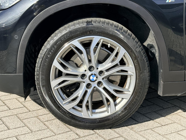 Foto 10 van BMW X1 sDrive20i High Executive M-PAKKET | CARPLAY | CAMERA | LED