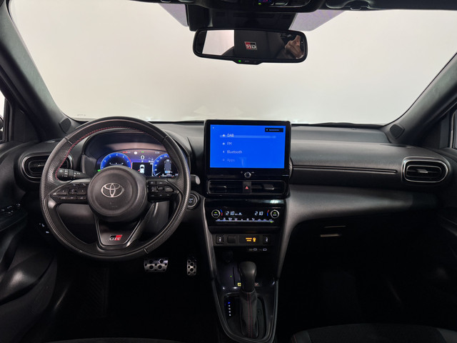Foto 2 van Toyota Yaris Cross 1.5 Hybrid 130 GR SPORT | Trekhaak | Blind Spot Monitor | Dealer onderhouden |