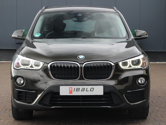 Foto 3 van BMW X1 sDrive20i SportLine | Trekhaak | NL-auto |