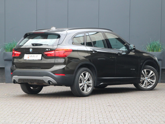 Foto 6 van BMW X1 sDrive20i SportLine | Trekhaak | NL-auto |