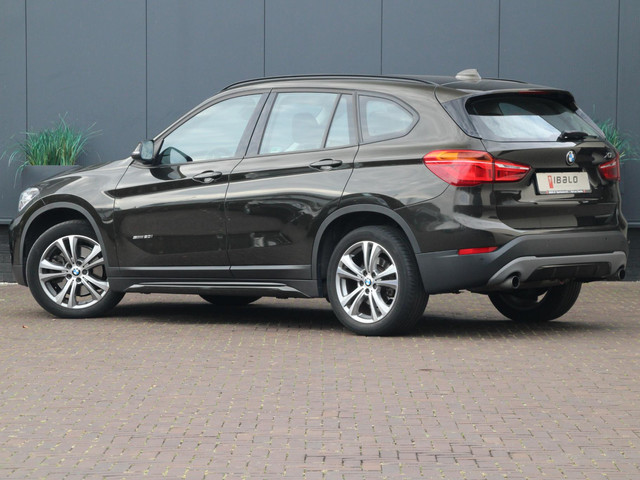 Foto 8 van BMW X1 sDrive20i SportLine | Trekhaak | NL-auto |