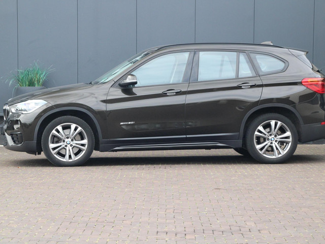 Foto 9 van BMW X1 sDrive20i SportLine | Trekhaak | NL-auto |