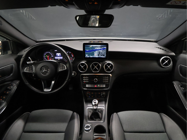 Foto 6 van Mercedes-Benz A-Klasse 160 Ambition [CRUISE CONTROL, PDC V+A, STUURWIEL MULTIFUNCTIONEEL, CLIMATE CO