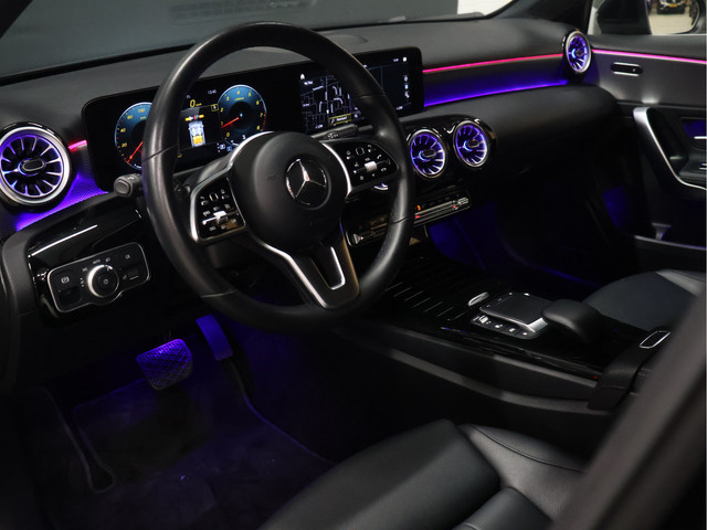Foto 6 van Mercedes-Benz A-Klasse 180 Business Solution Luxury [STOELVERWARMING, CAMERA, DIGITAL DASH, CRUISE C