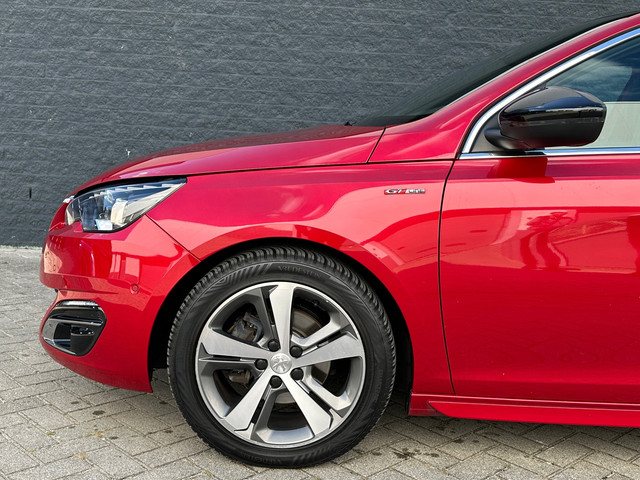 Foto 2 van Peugeot 308 1.2 GT-Line Automaat Glazendak Leer