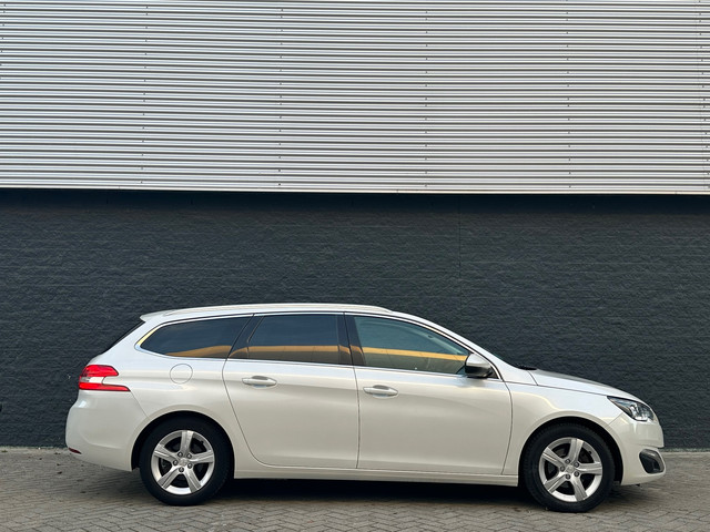 Foto 7 van Peugeot 308 SW 1.2 Automaat Glazendak Leer Led Xenon Nap Orgineel nederlands