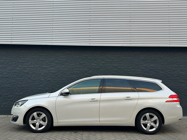 Foto 4 van Peugeot 308 SW 1.2 Automaat Glazendak Leer Led Xenon Nap Orgineel nederlands