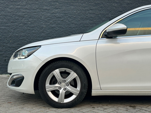 Foto 3 van Peugeot 308 SW 1.2 Automaat Glazendak Leer Led Xenon Nap Orgineel nederlands