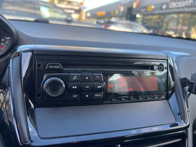 Foto 9 van Peugeot 208 1.0 VTi Access - LET OP TIK IN DE MOTOR !