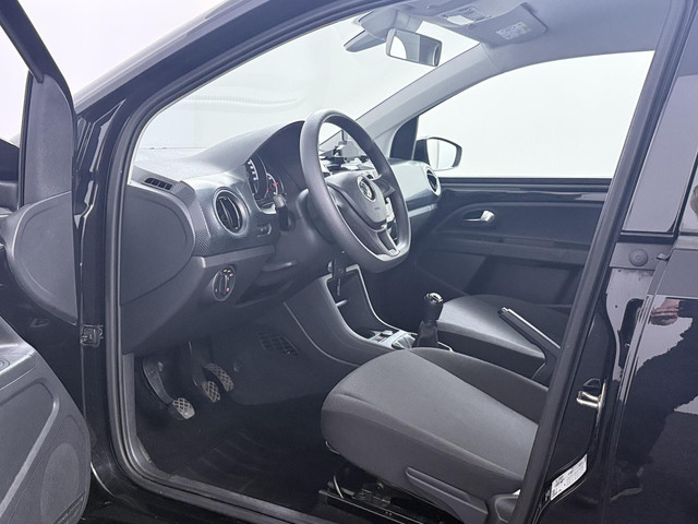 Foto 6 van Volkswagen Up! 1.0 BMT move up! 5-deurs Airco