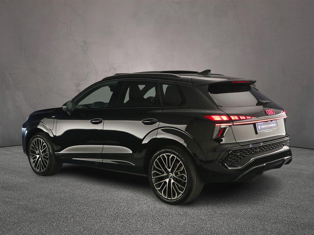 Foto 7 van Audi Q3 1.5 e-hybrid S edition | Panoramadak | Trekhaak | Head-Up | SONOS | Privacy Glas | Dodehoek