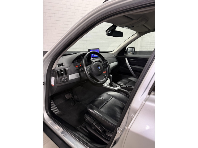 BMW X3 2.5si Executive Youngtimer! PDC/Leer/Carplay/Alarm/Plaatje van een auto!